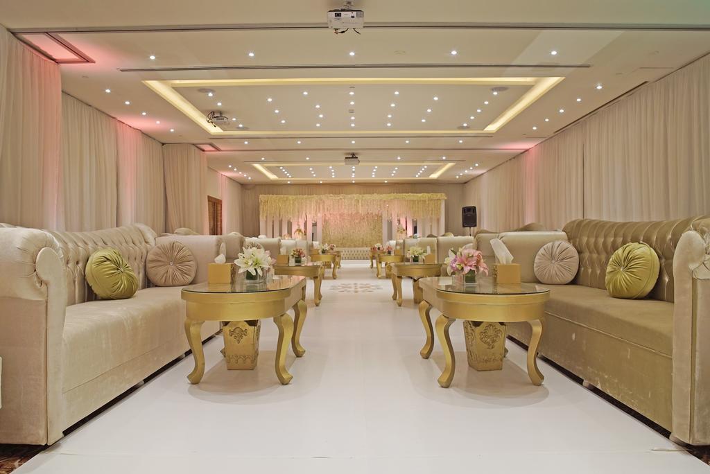 Hilton Garden Inn Riyadh Olaya Экстерьер фото